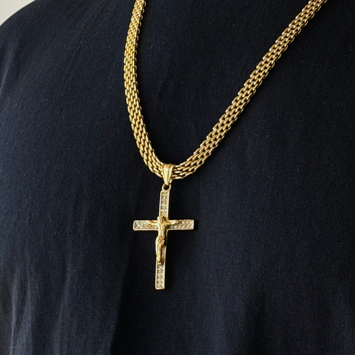 CHAÎNE MAILLE ROYALE 6 MM + PENDENTIF CROIX CRISTO | ZIRCONS