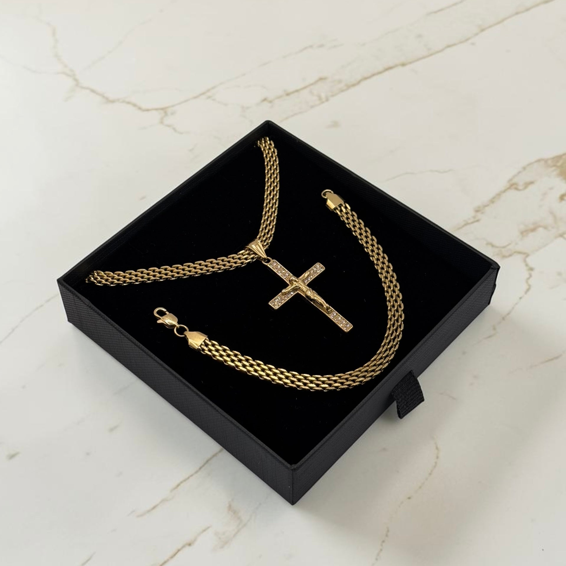 ENSEMBLE MAILLE ROYALE 6 MM + PENDENTIF CROIX CRISTO | ZIRCONS